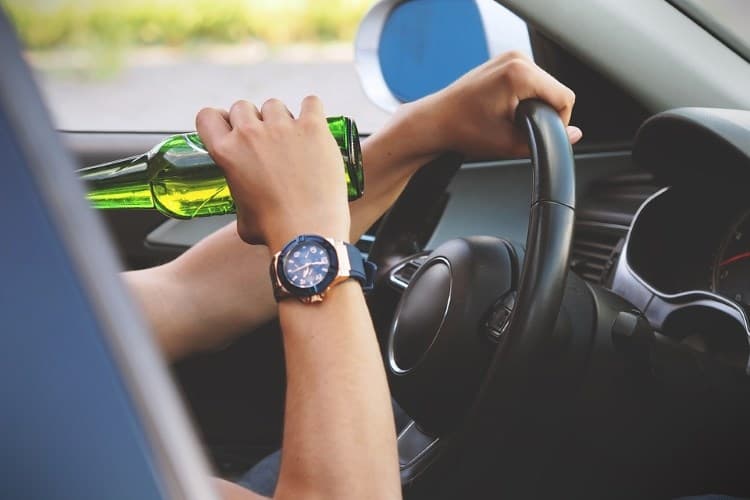 Instruktor vožnje pod utjecajem alkohola