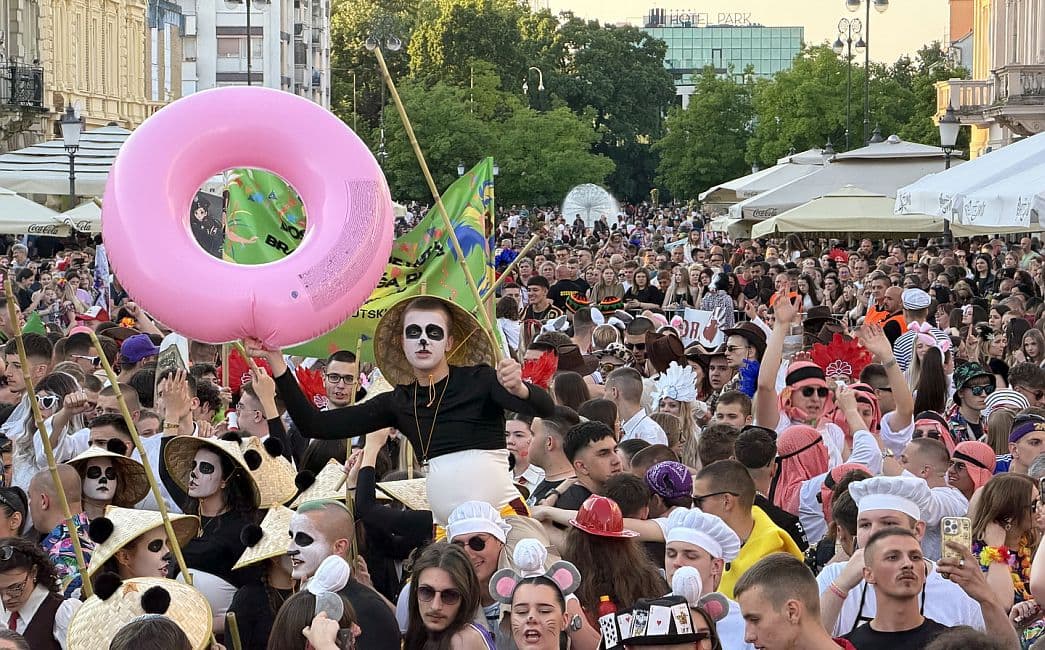 Brodski maturanti proslavili svoj dan i oduševili kostimima